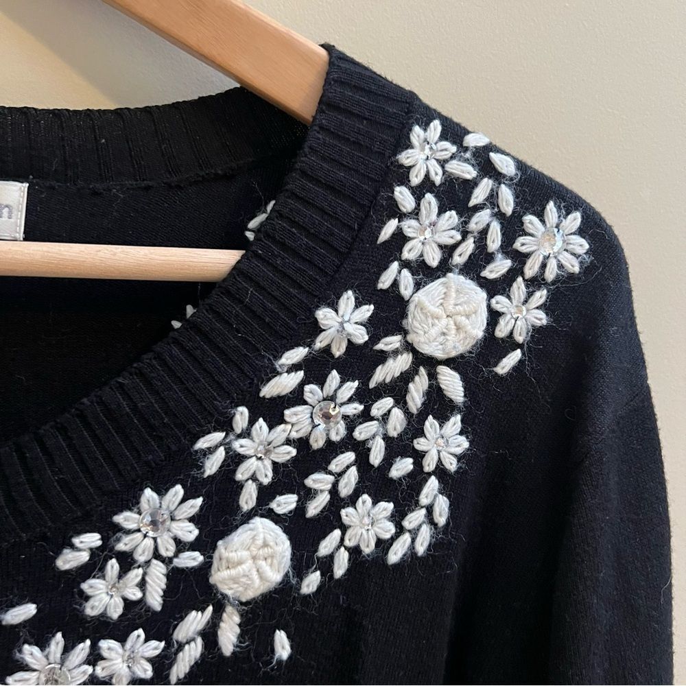 Black cardigan with White Floral Embroidery. Size L - Picture 3 of 6